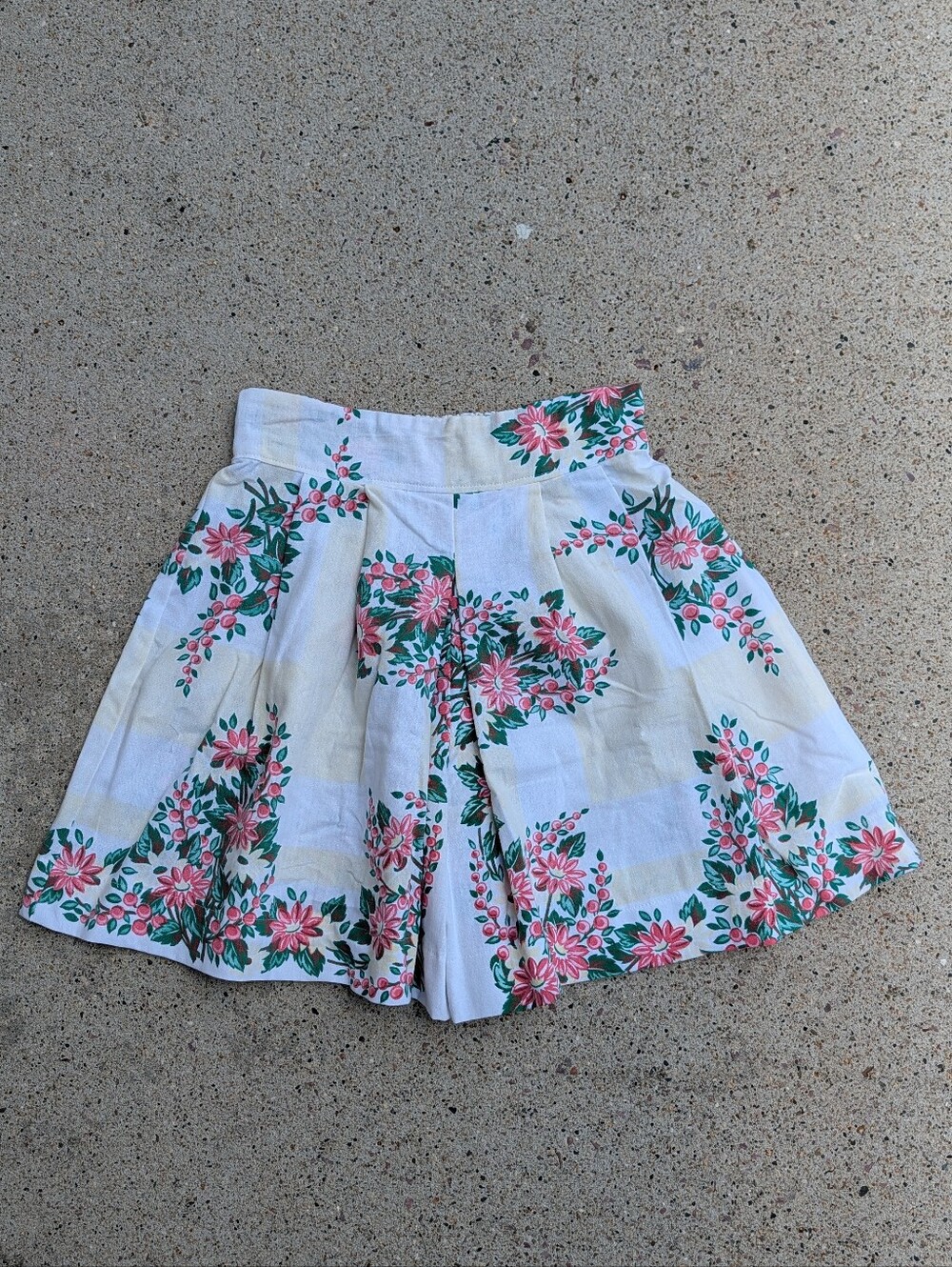 1 of 1 REFASHIONED SHORTS made from a vintage tablecloth S